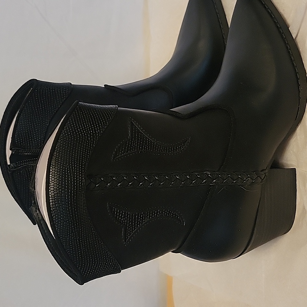 Universal Thread Boots - Picture 2 of 6